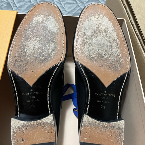 selling my LV shoes - Picture 6 of 9
